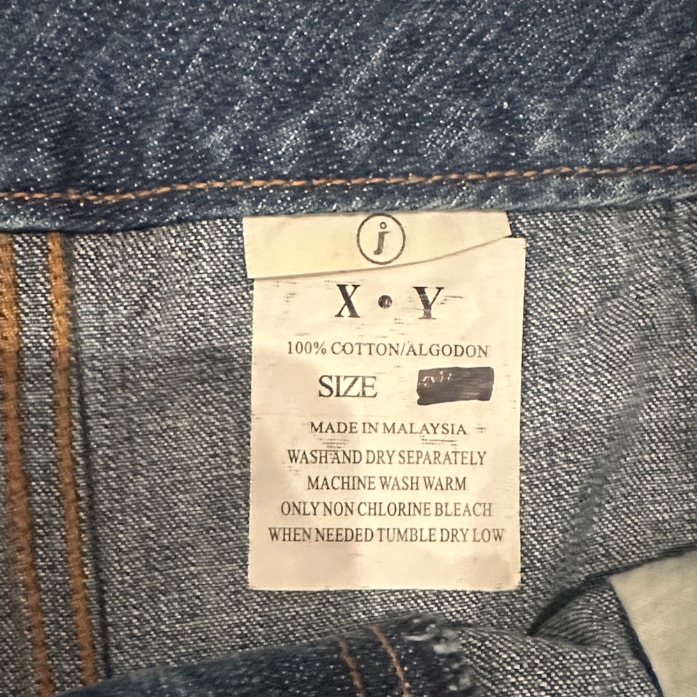 Embroidered Y2K Low Rise Capri - Picture 3 of 7